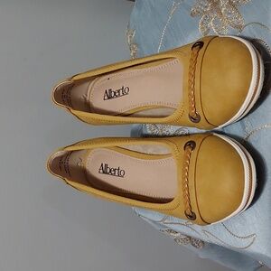 Alberto yellow wedge shoe Size 36